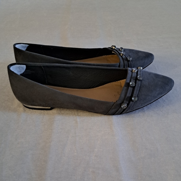 Cato est 1946 gray flats with matching jewels on front & silver around t… - Picture 4 of 5